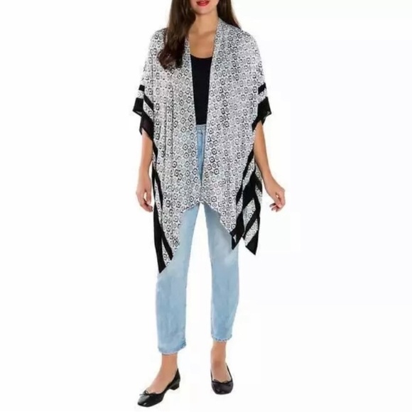 Mario Serrani Ladies' B+W Fashion Wrap One Size - Picture 9 of 10